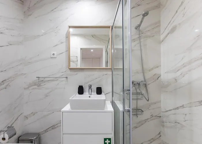 Elegant Downtown 1br Flat W/ Ac By Lovelystay פורטו