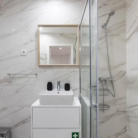 Elegant Downtown 1br Flat W/ Ac By Lovelystay 포르투