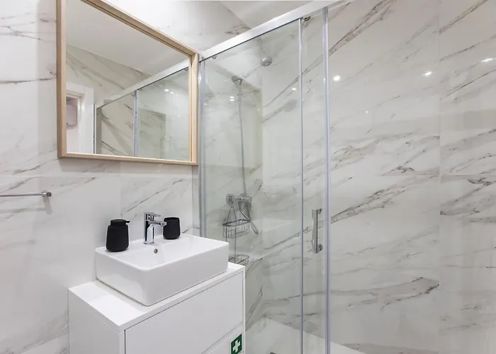 Elegant Downtown 1br Flat W/ Ac By Lovelystay Порту